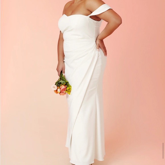 Size 24 Wedding Gown - Picture 1 of 6